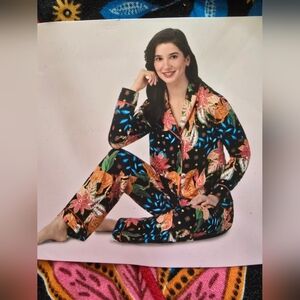Room Service Floral Print Women's Pajama Set